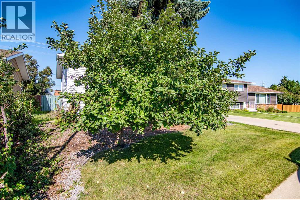Photo 5 of 84 Pearson Crescent, Red Deer AB