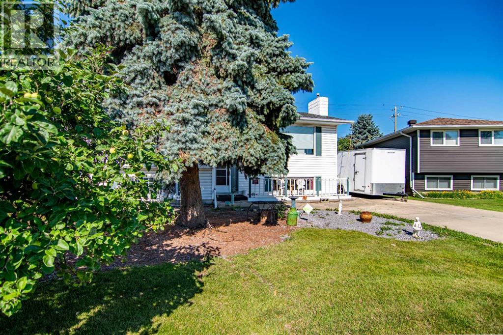Photo 4 of 84 Pearson Crescent, Red Deer AB