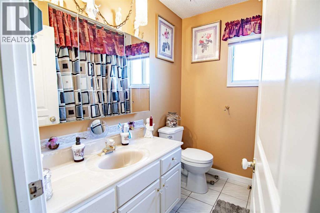 Photo 25 of 84 Pearson Crescent, Red Deer AB