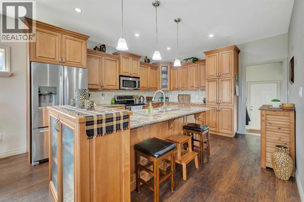 Photo 8 of 51 2715 73 Avenue, Lloydminster AB