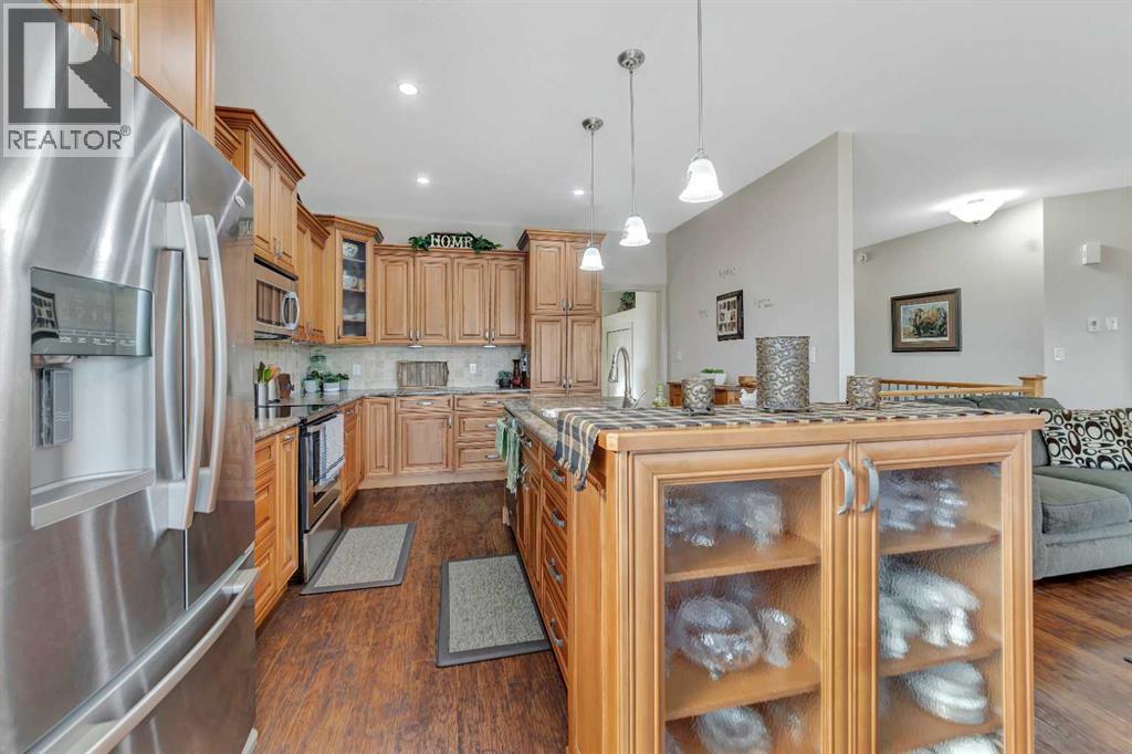 Photo 10 of 51 2715 73 Avenue, Lloydminster AB