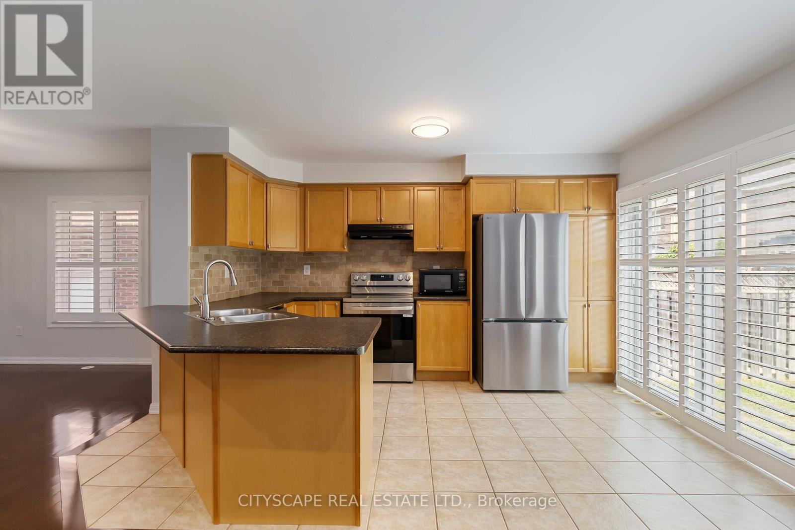 Photo 18 of 256 Whetham Heights, Milton ON
