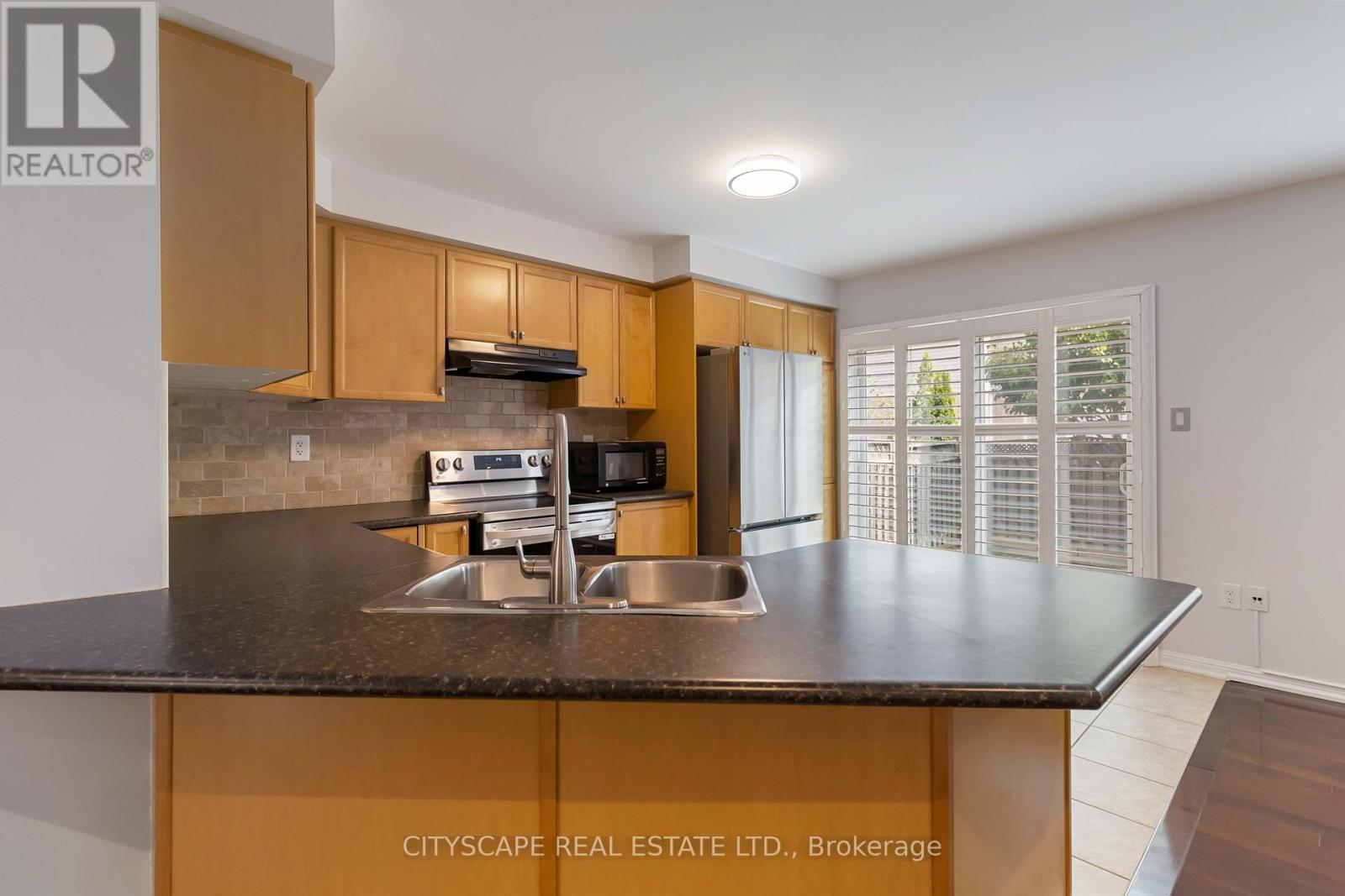 Photo 19 of 256 Whetham Heights, Milton ON