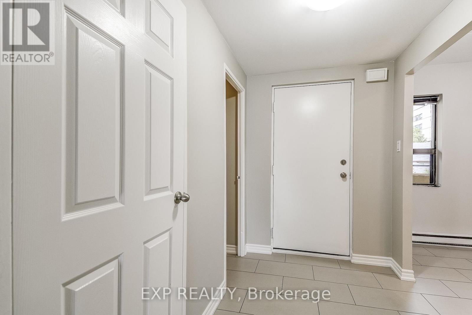 Photo 10 of 1 11 Court Street N, Milton ON