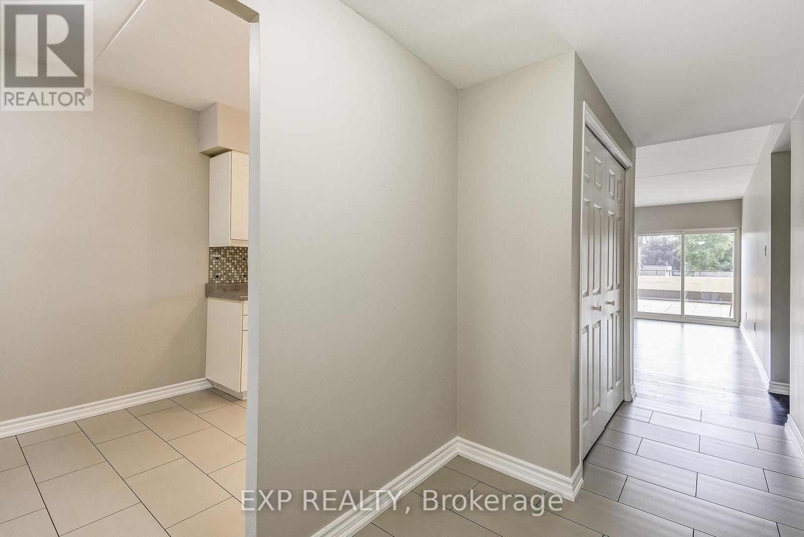 Photo 11 of 1 11 Court Street N, Milton ON