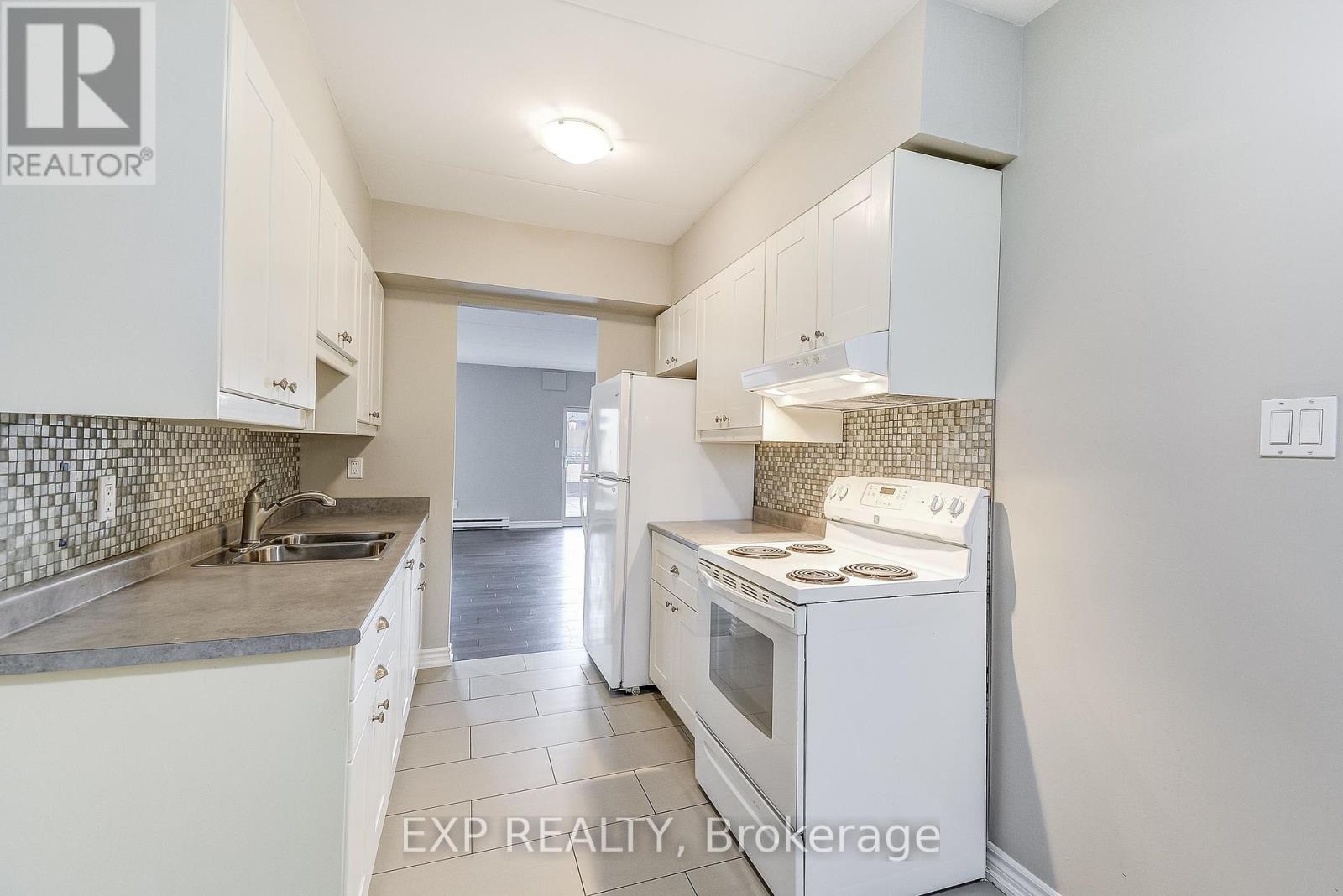 Photo 15 of 1 11 Court Street N, Milton ON