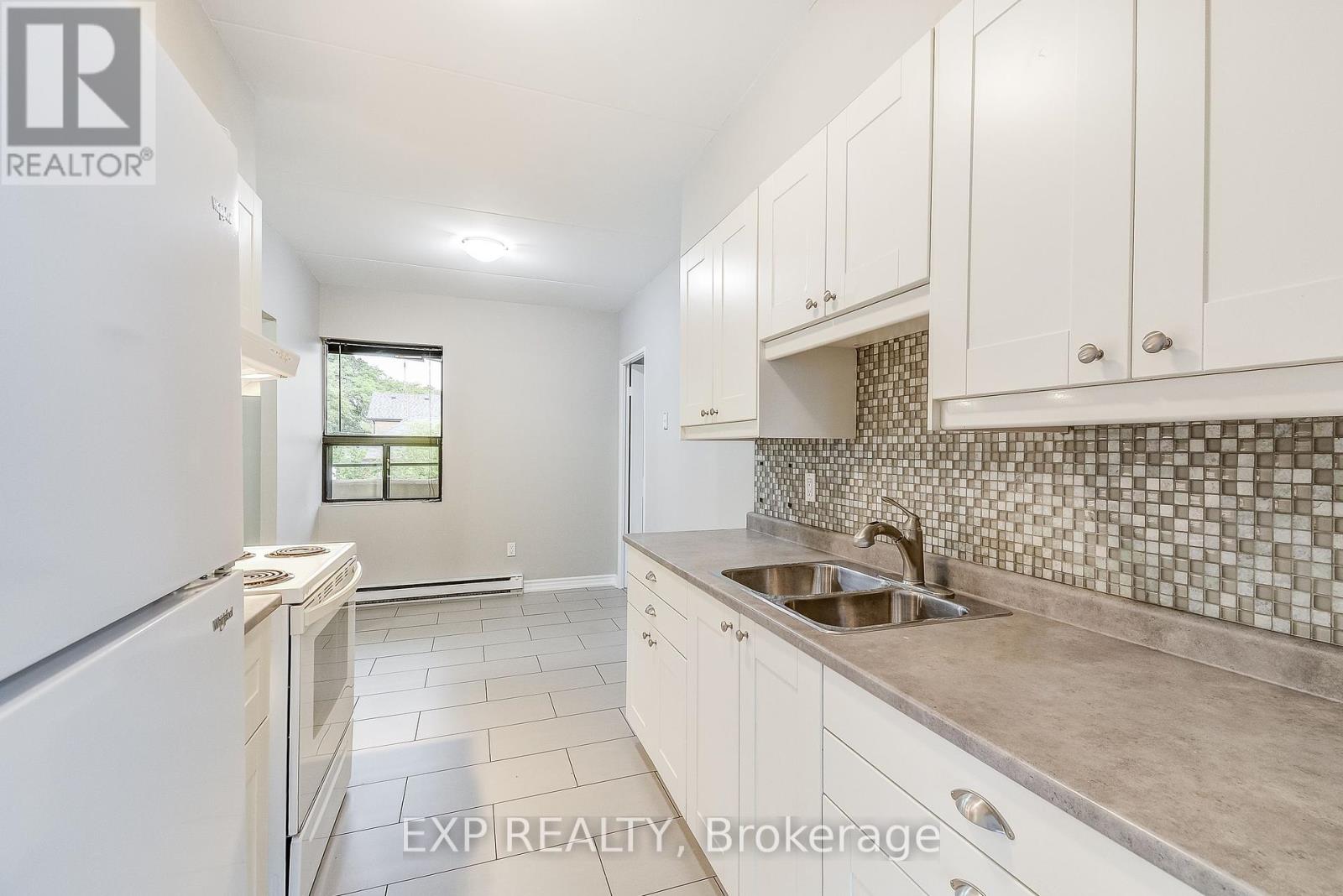 Photo 16 of 1 11 Court Street N, Milton ON