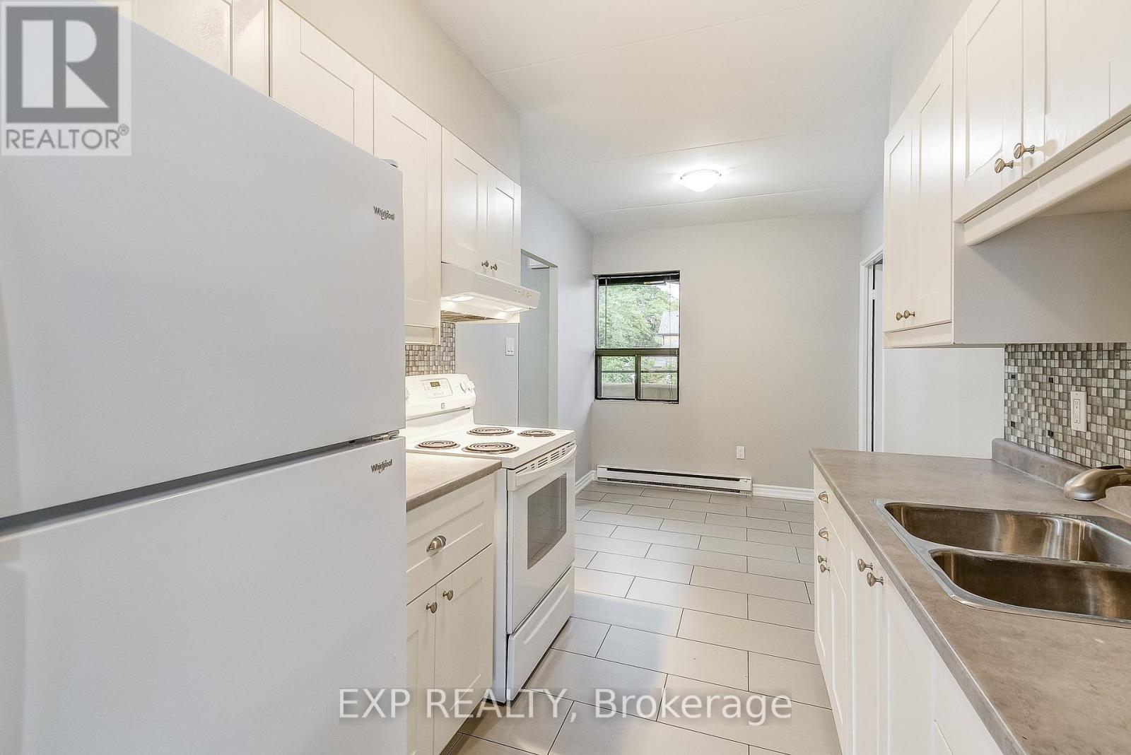 Photo 17 of 1 11 Court Street N, Milton ON