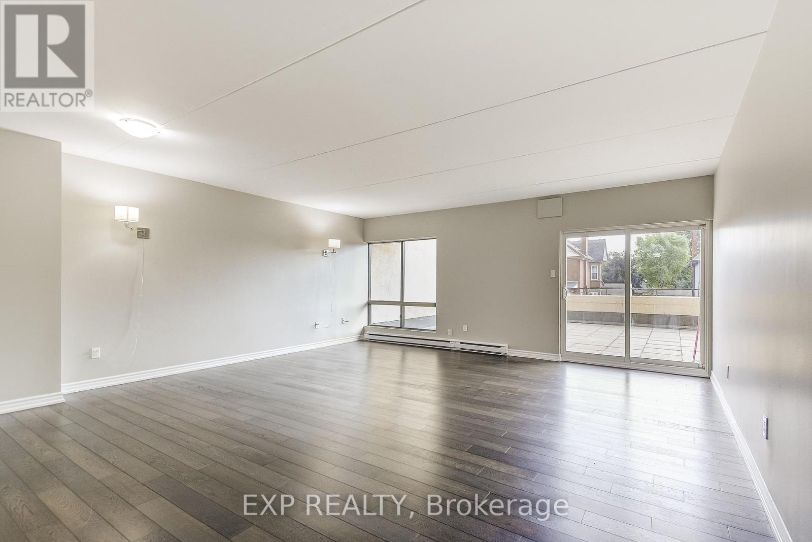Photo 18 of 1 11 Court Street N, Milton ON