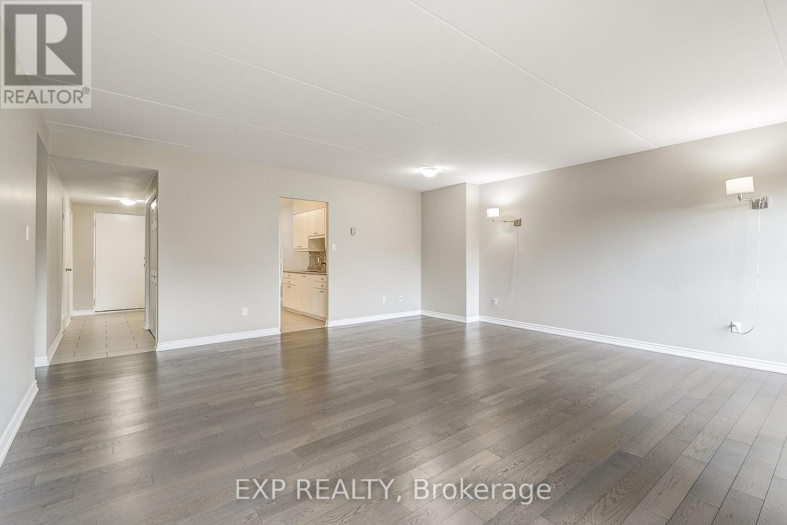 Photo 19 of 1 11 Court Street N, Milton ON