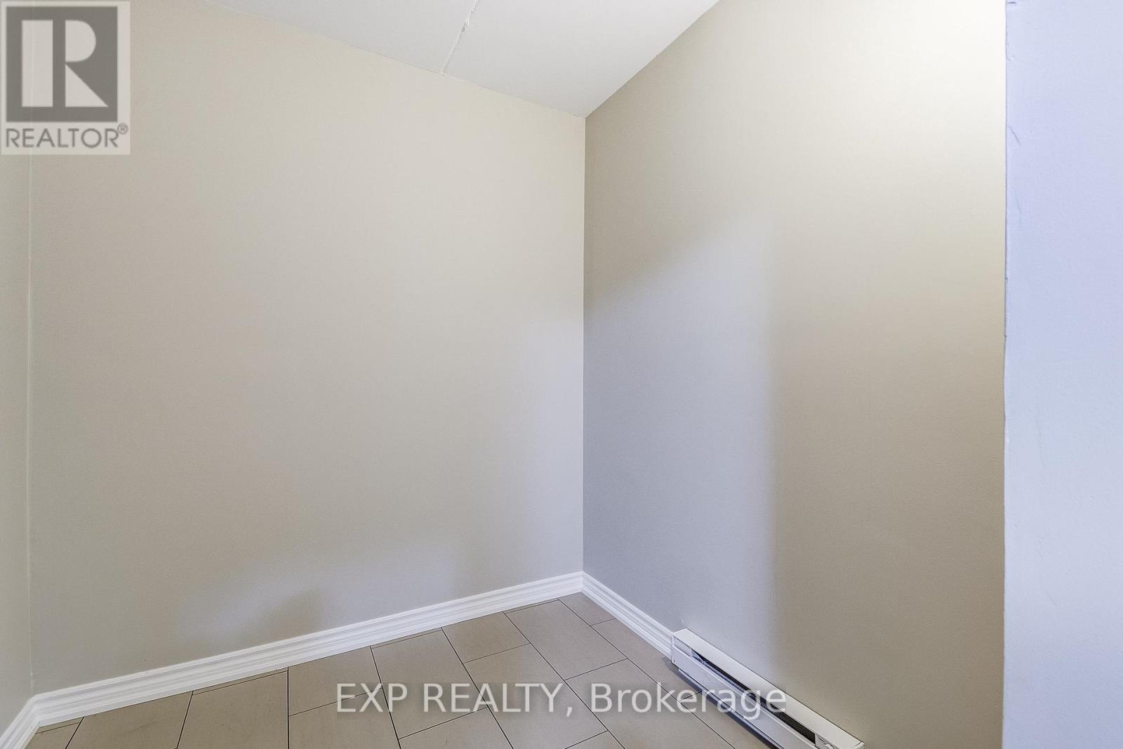 Photo 22 of 1 11 Court Street N, Milton ON