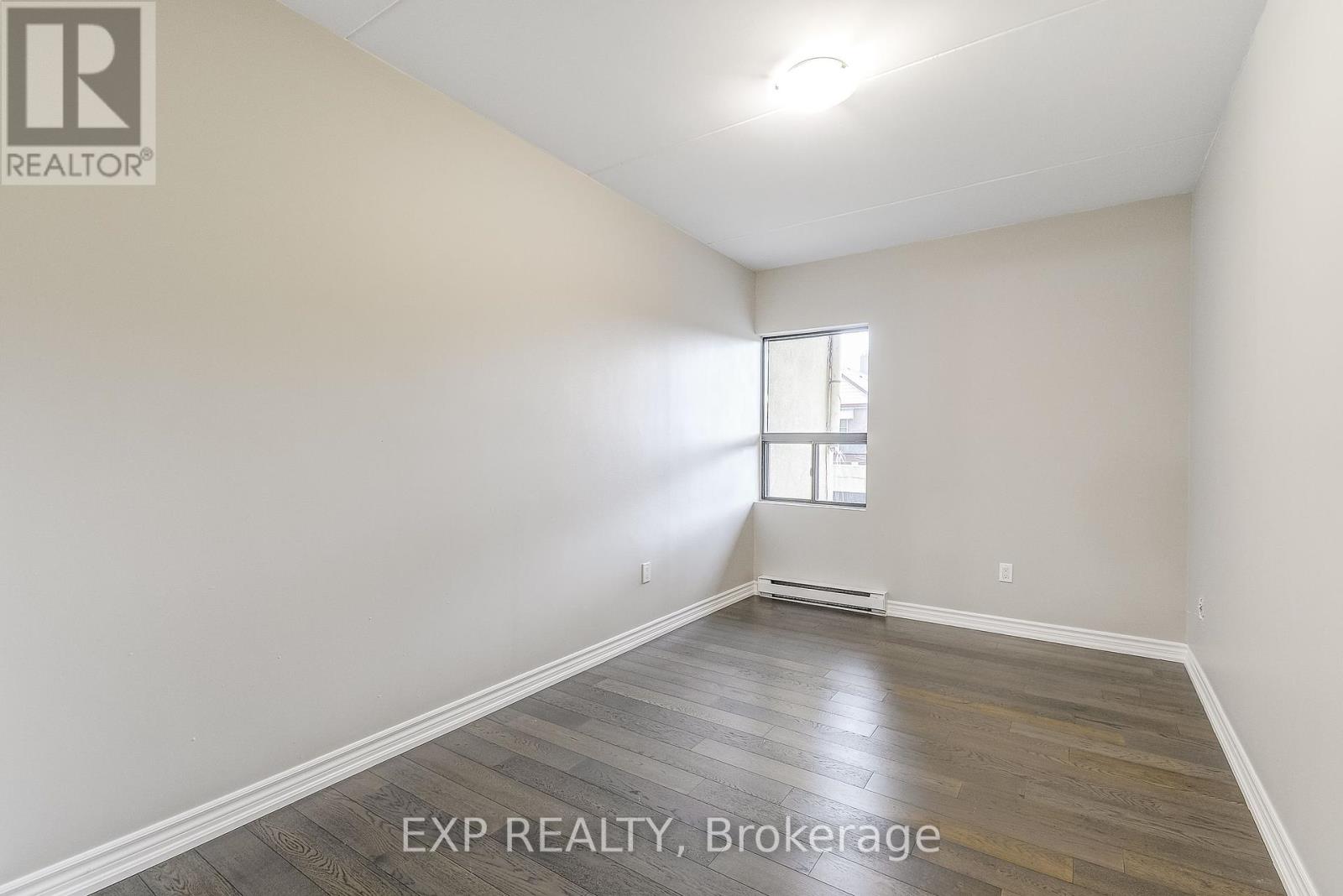 Photo 26 of 1 11 Court Street N, Milton ON