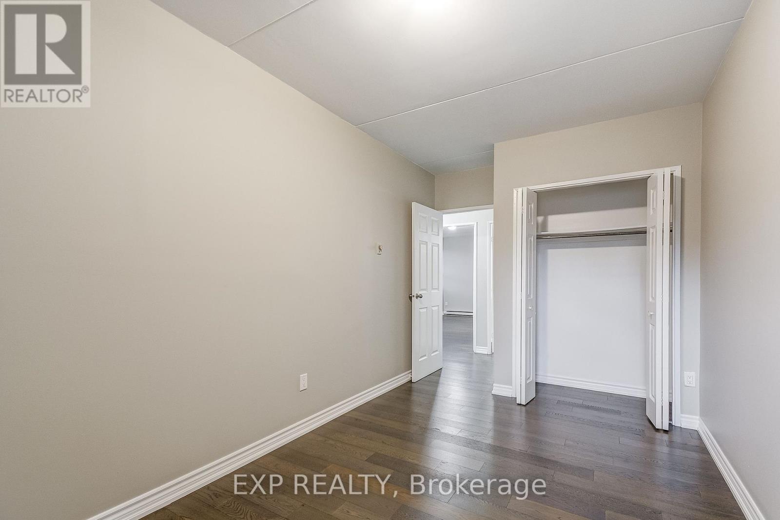 Photo 31 of 1 11 Court Street N, Milton ON
