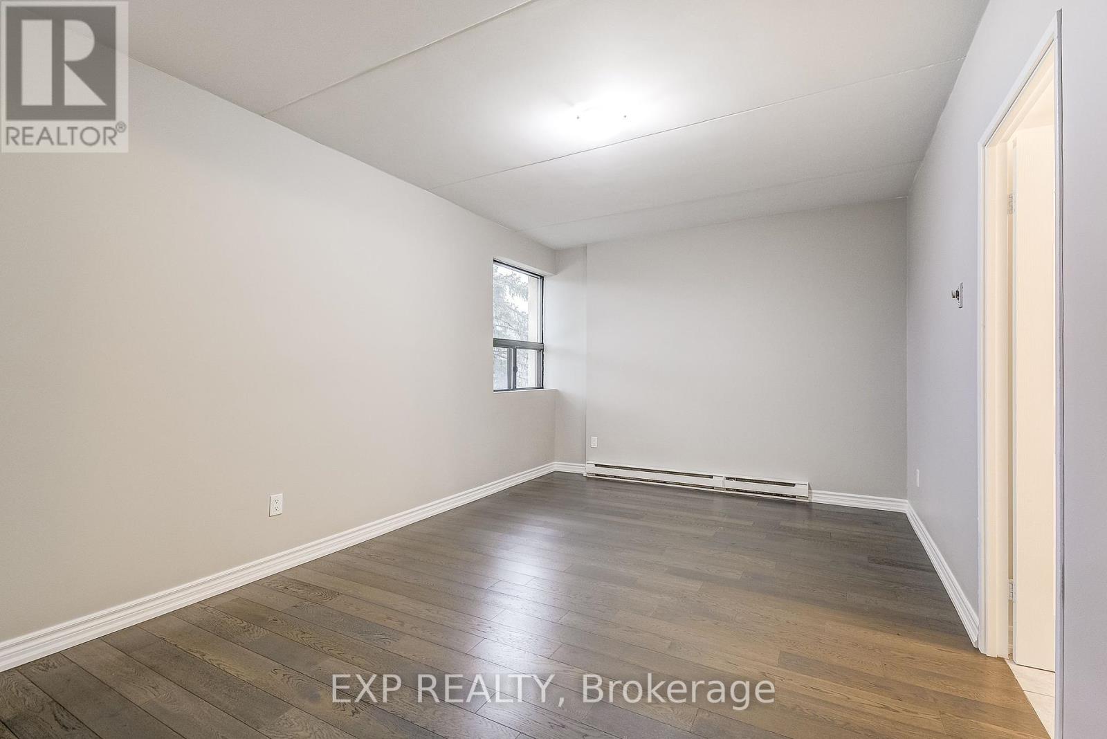 Photo 32 of 1 11 Court Street N, Milton ON