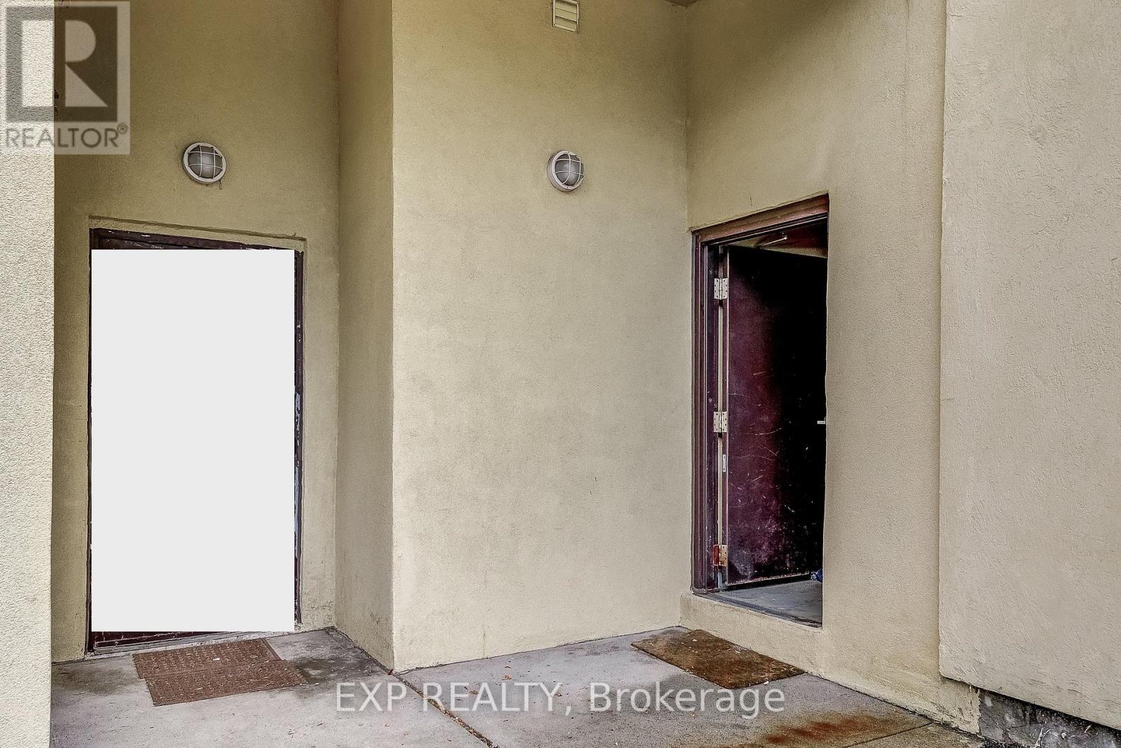 Photo 5 of 1 11 Court Street N, Milton ON