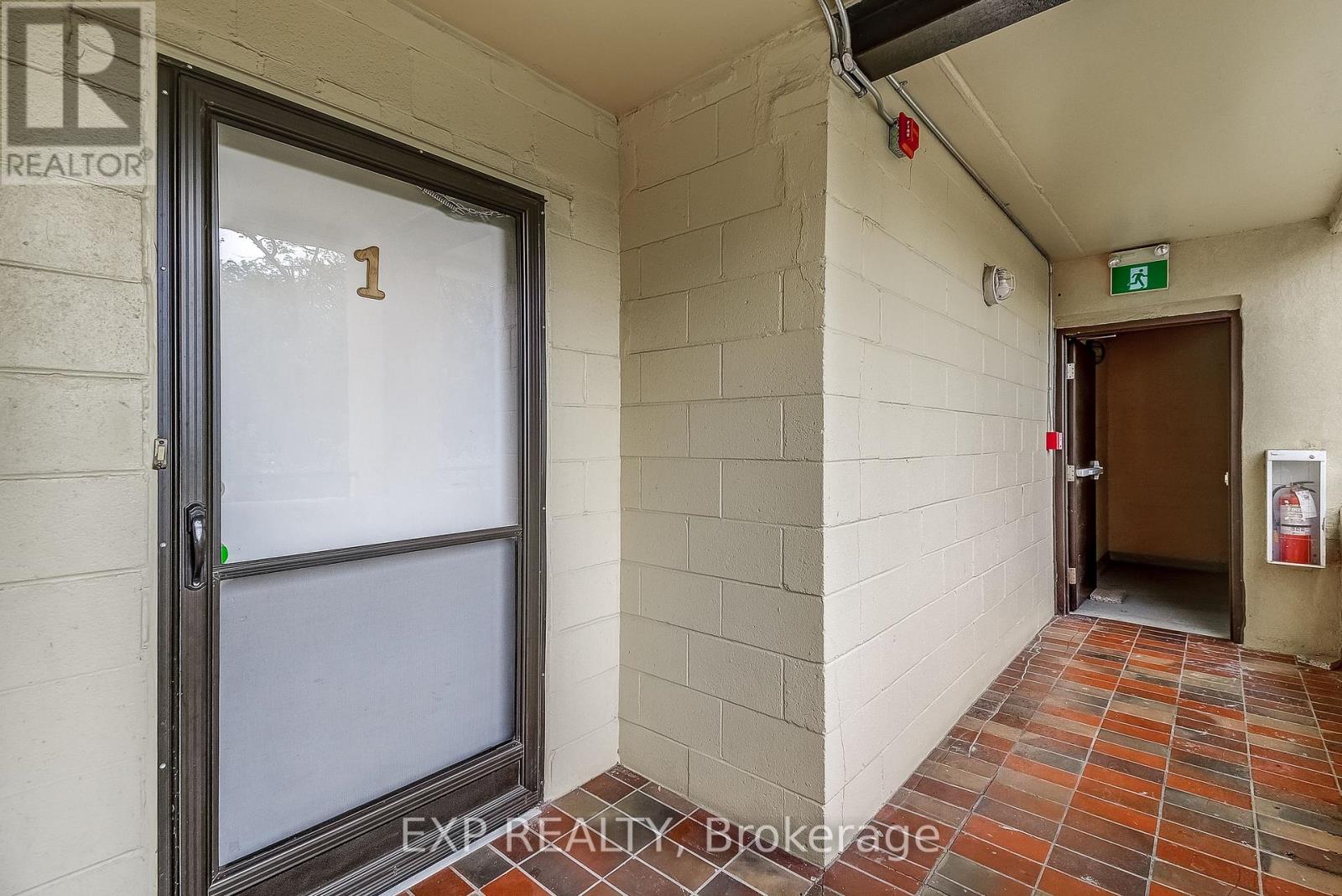 Photo 9 of 1 11 Court Street N, Milton ON