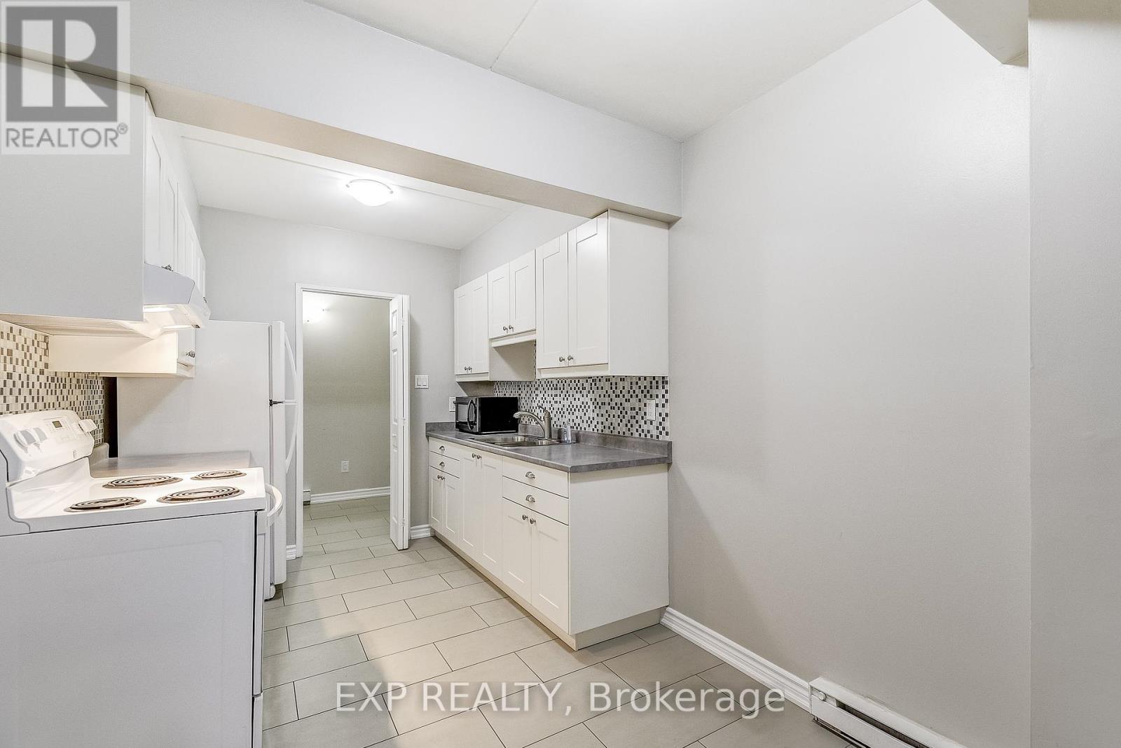 Photo 12 of 6 11 Court Street N, Milton ON