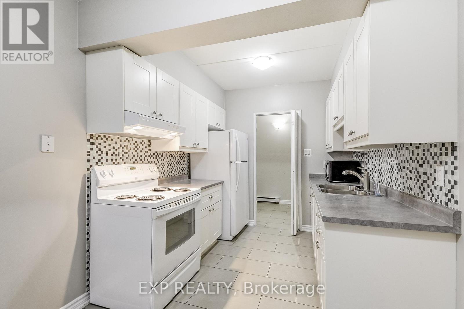 Photo 13 of 6 11 Court Street N, Milton ON