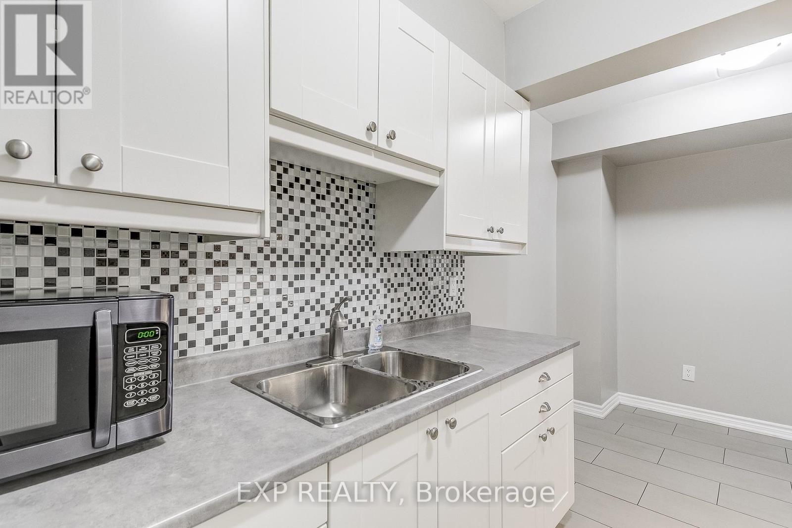 Photo 15 of 6 11 Court Street N, Milton ON