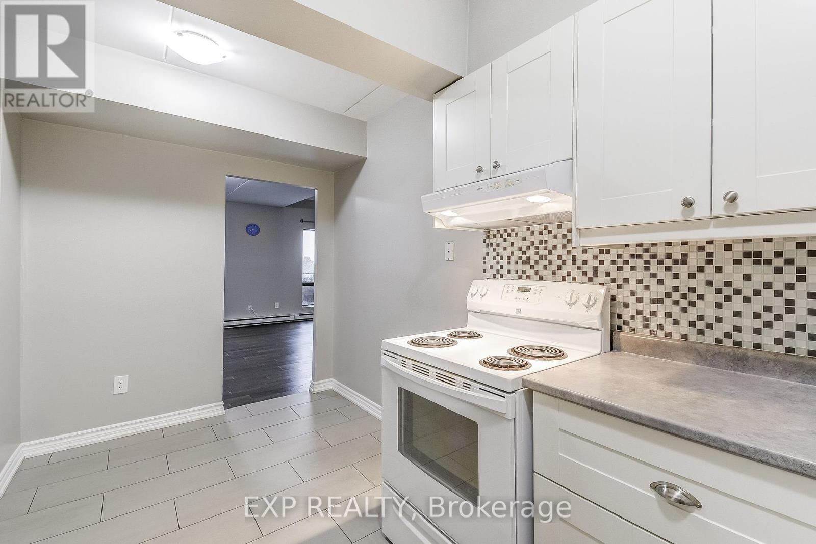 Photo 16 of 6 11 Court Street N, Milton ON