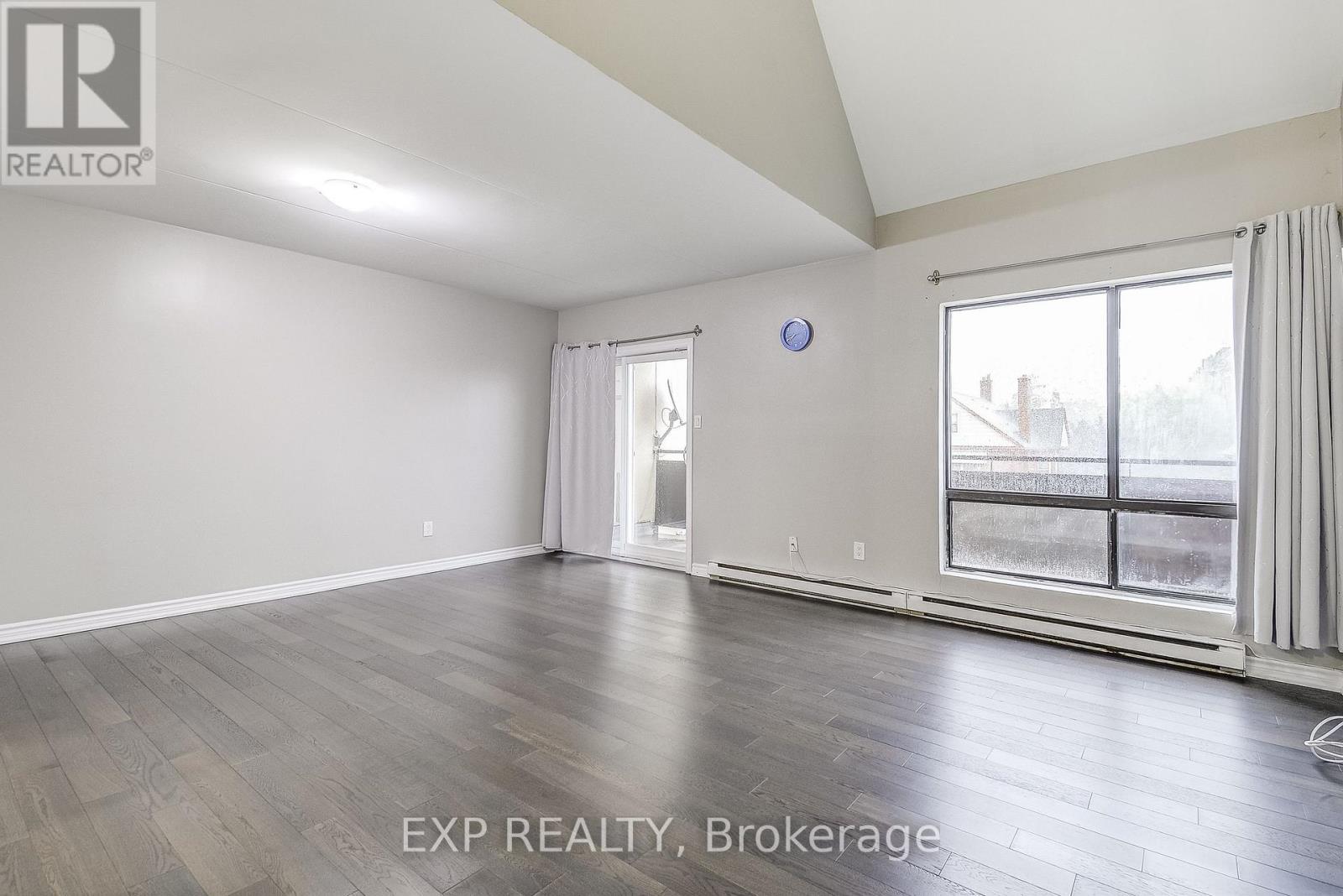 Photo 18 of 6 11 Court Street N, Milton ON