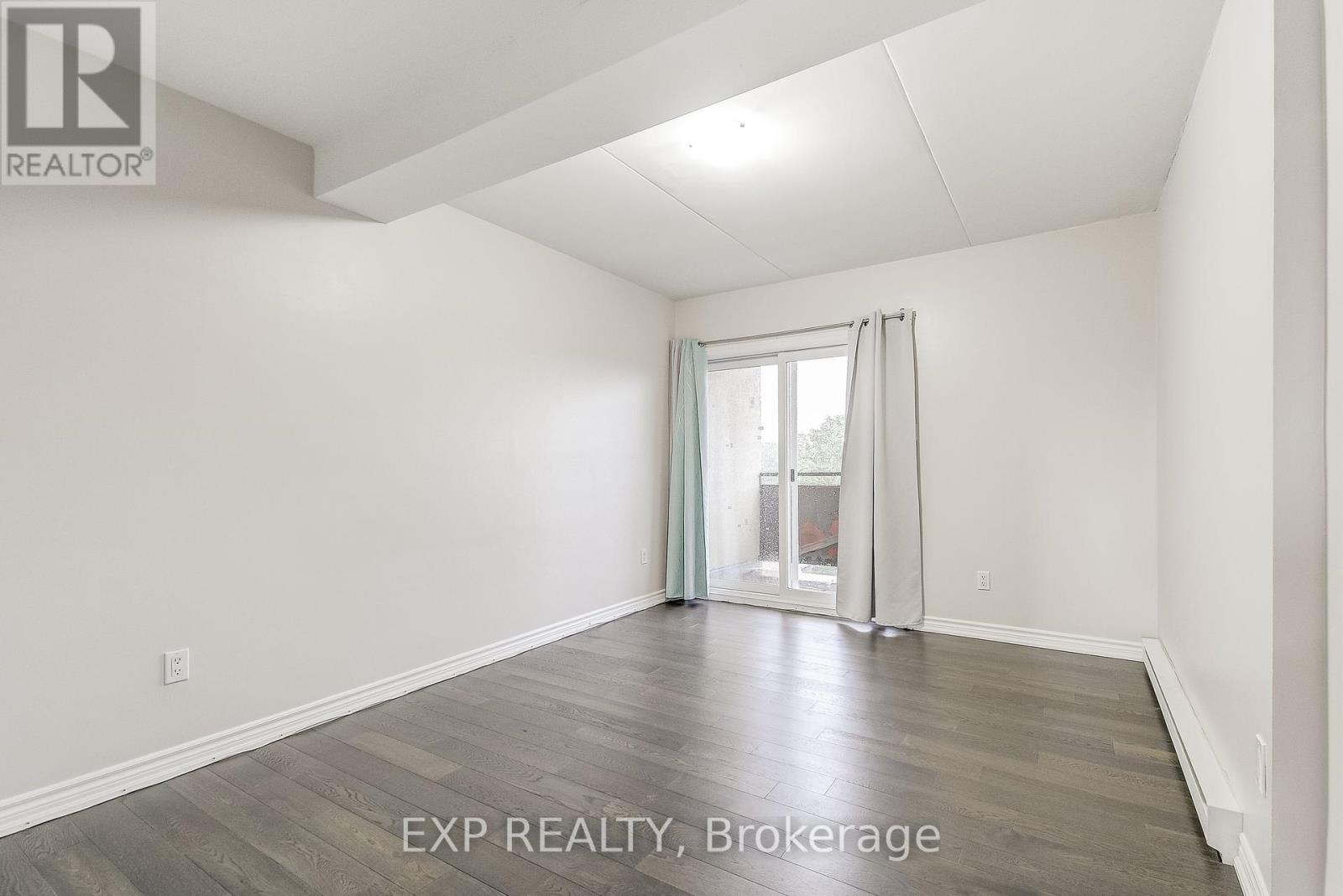 Photo 33 of 6 11 Court Street N, Milton ON
