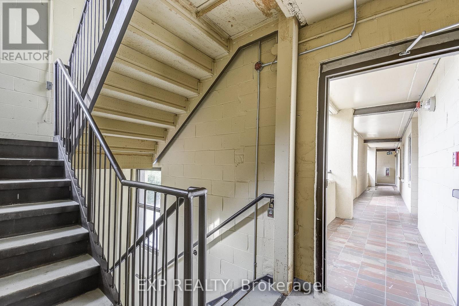 Photo 7 of 6 11 Court Street N, Milton ON
