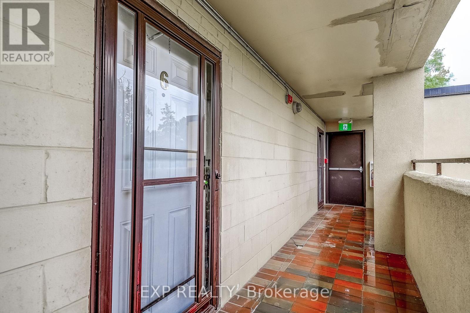 Photo 8 of 6 11 Court Street N, Milton ON