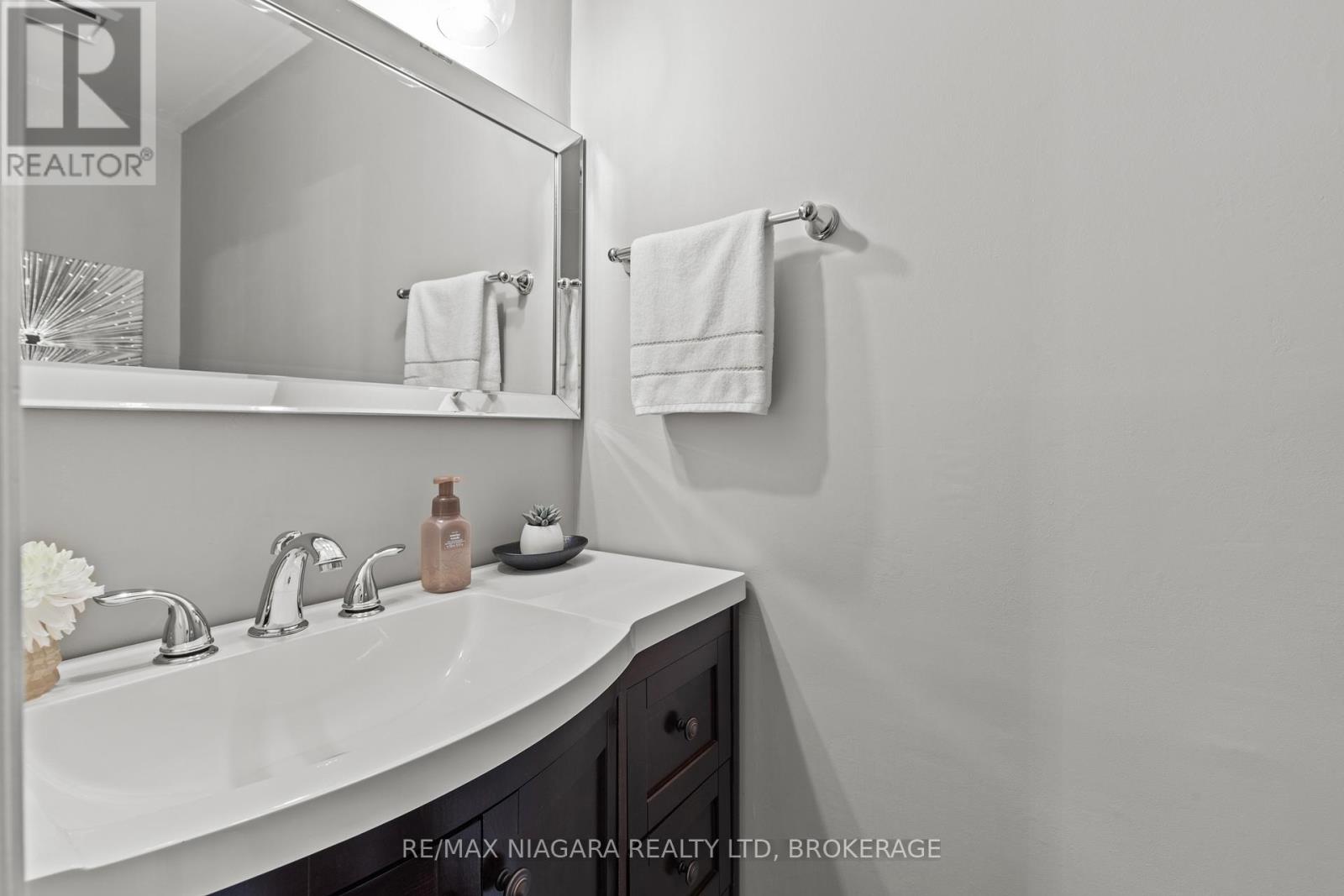 Photo 16 of 28 275 Pelham Road, St Catharines ON