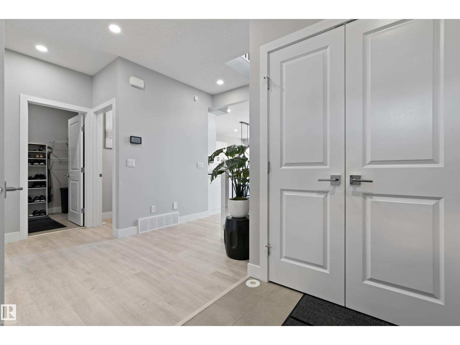 Photo 4 of 2654 Donaghey Cr Sw, Edmonton AB