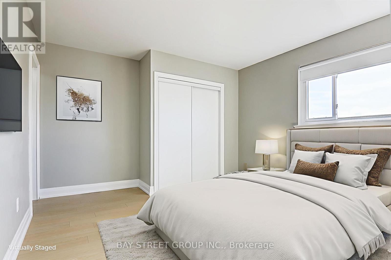 Photo 13 of 17 Newdawn Crescent, Toronto ON