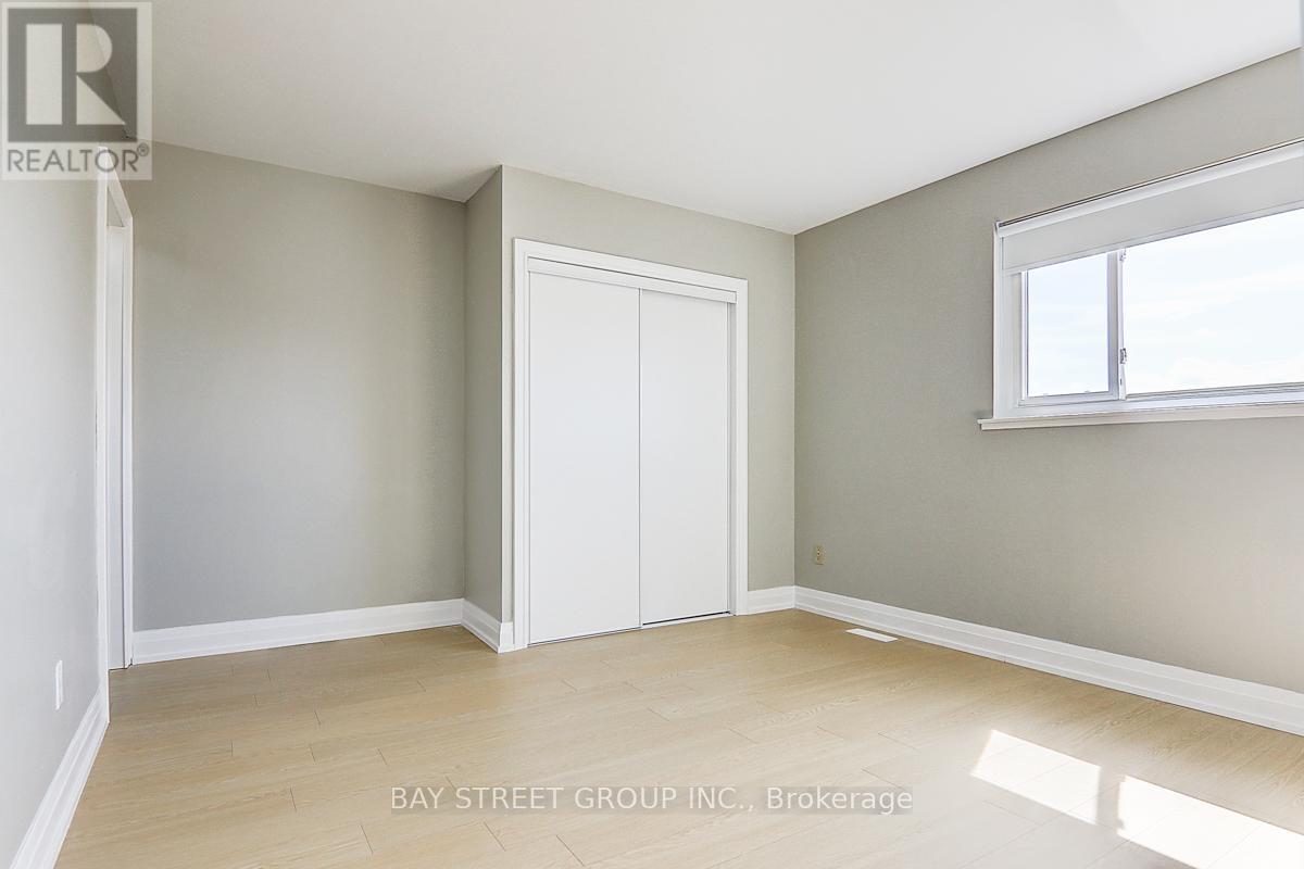 Photo 14 of 17 Newdawn Crescent, Toronto ON