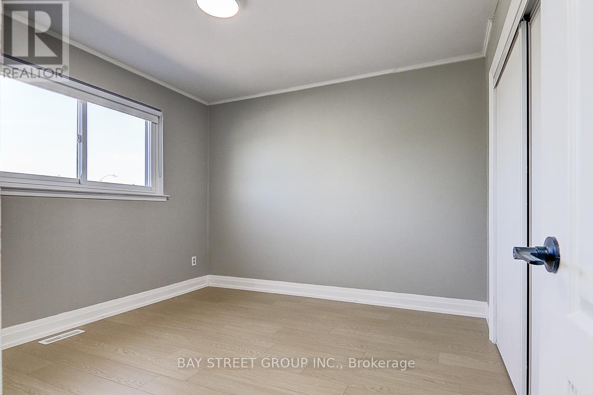 Photo 16 of 17 Newdawn Crescent, Toronto ON