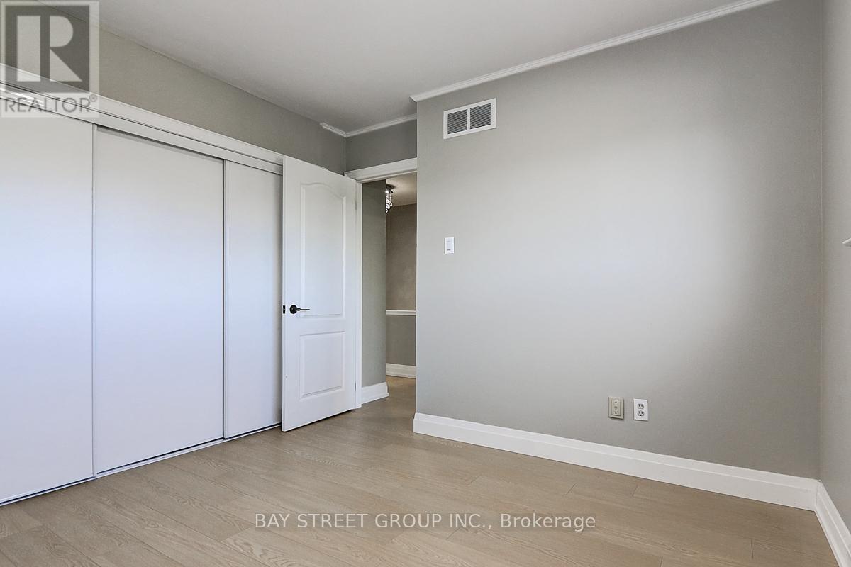 Photo 17 of 17 Newdawn Crescent, Toronto ON