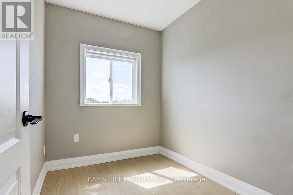 Photo 19 of 17 Newdawn Crescent, Toronto ON