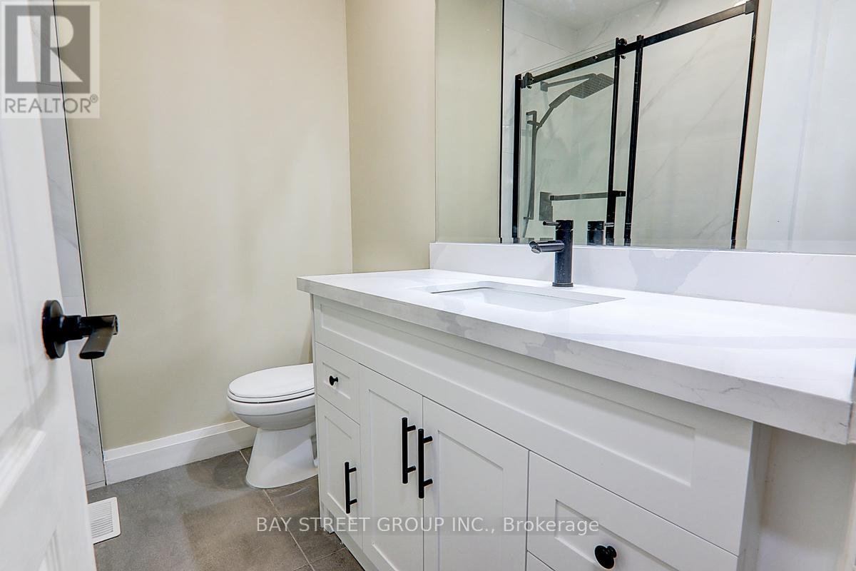 Photo 20 of 17 Newdawn Crescent, Toronto ON