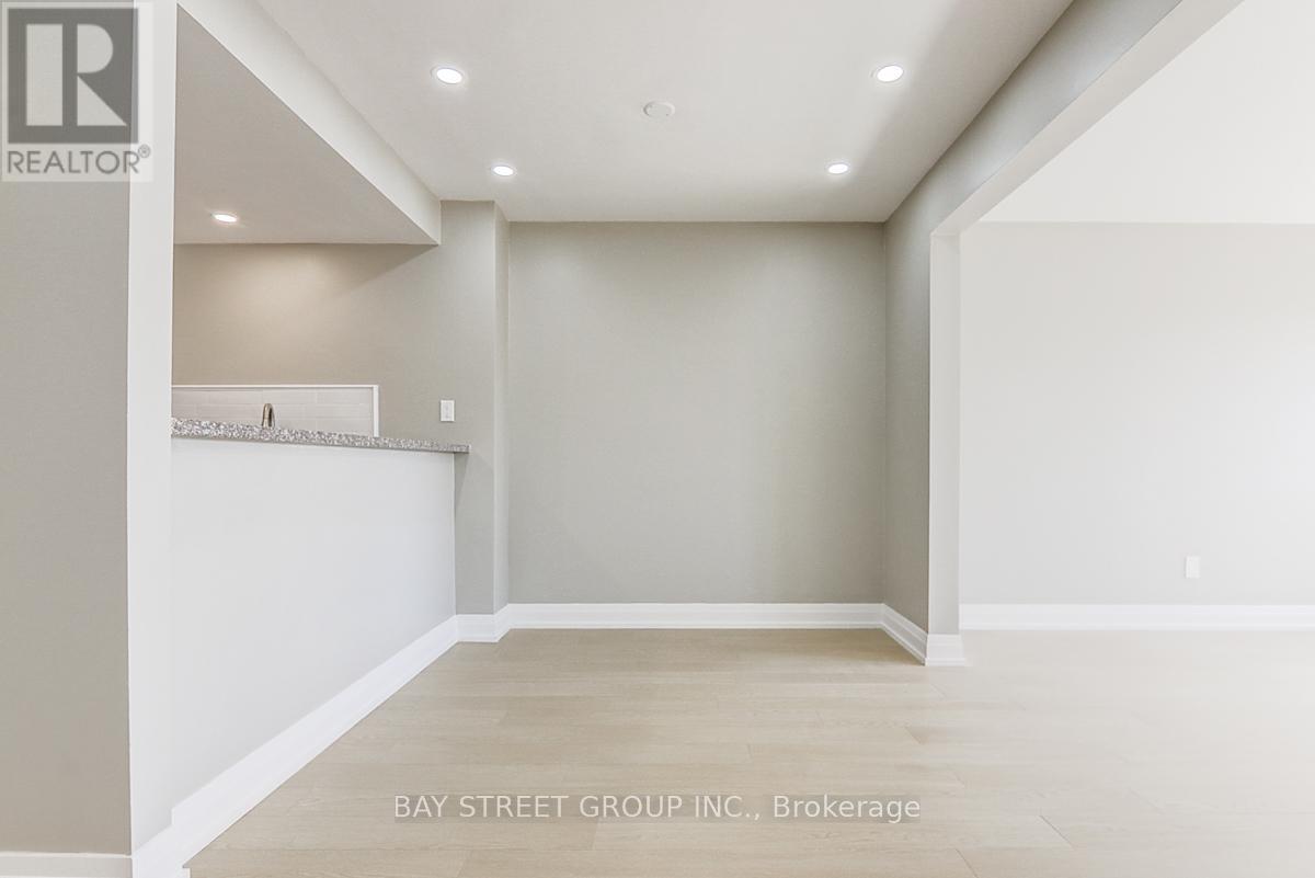 Photo 6 of 17 Newdawn Crescent, Toronto ON