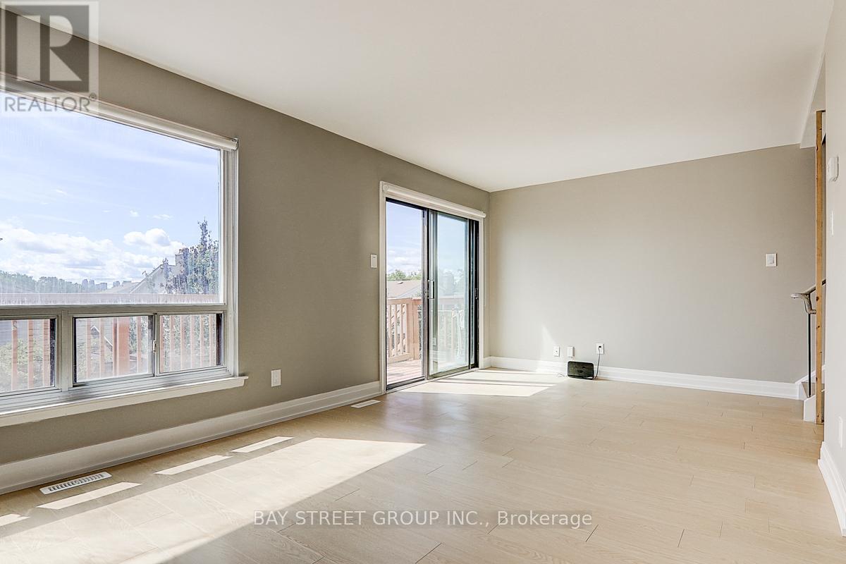 Photo 9 of 17 Newdawn Crescent, Toronto ON