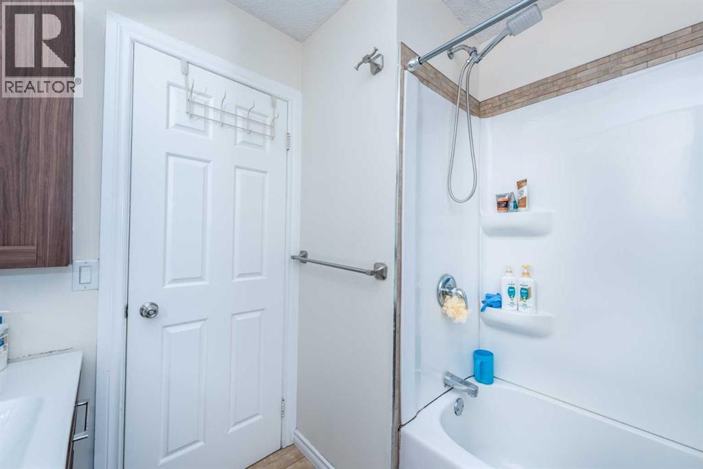 Photo 21 of 39 Tararidge Drive Ne, Calgary AB
