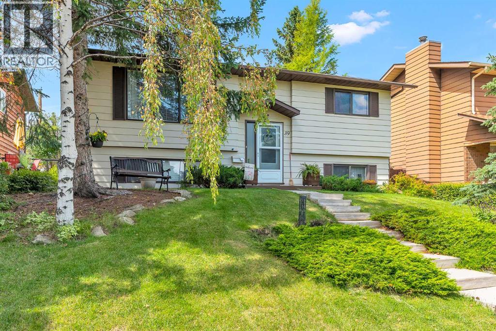 39 Beaconsfield Rise NW, Calgary, Alberta