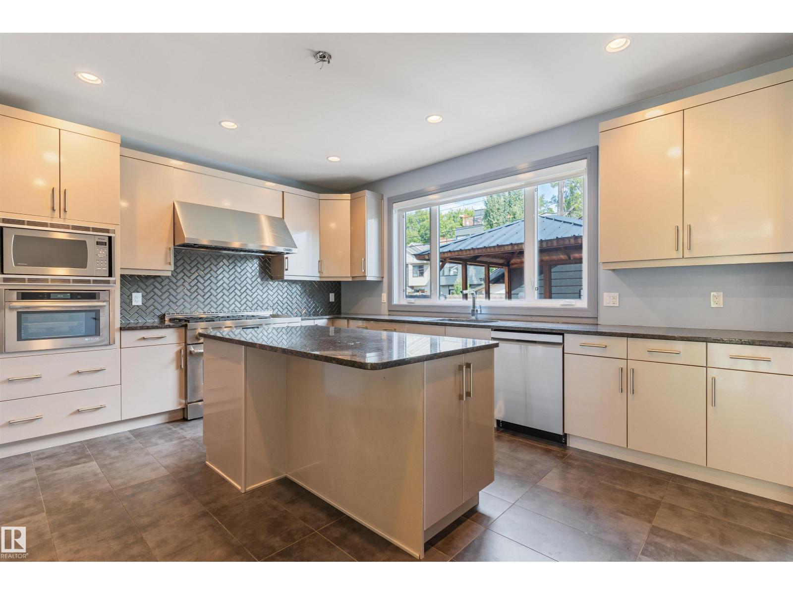 Photo 15 of 9533 101 Street Nw, Edmonton AB