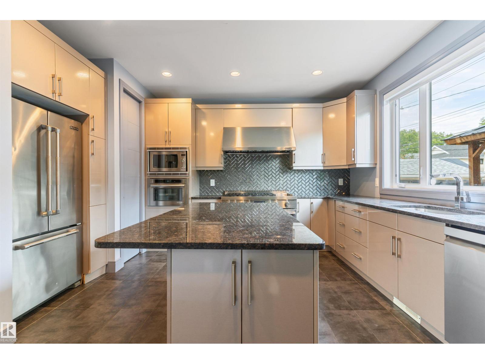 Photo 16 of 9533 101 Street Nw, Edmonton AB