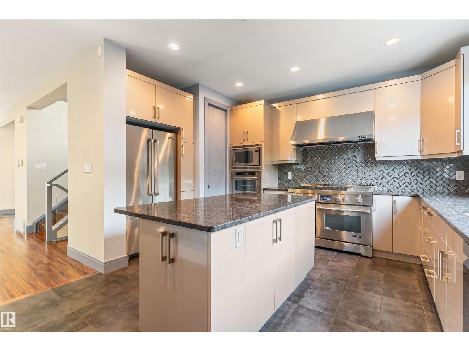 Photo 17 of 9533 101 Street Nw, Edmonton AB
