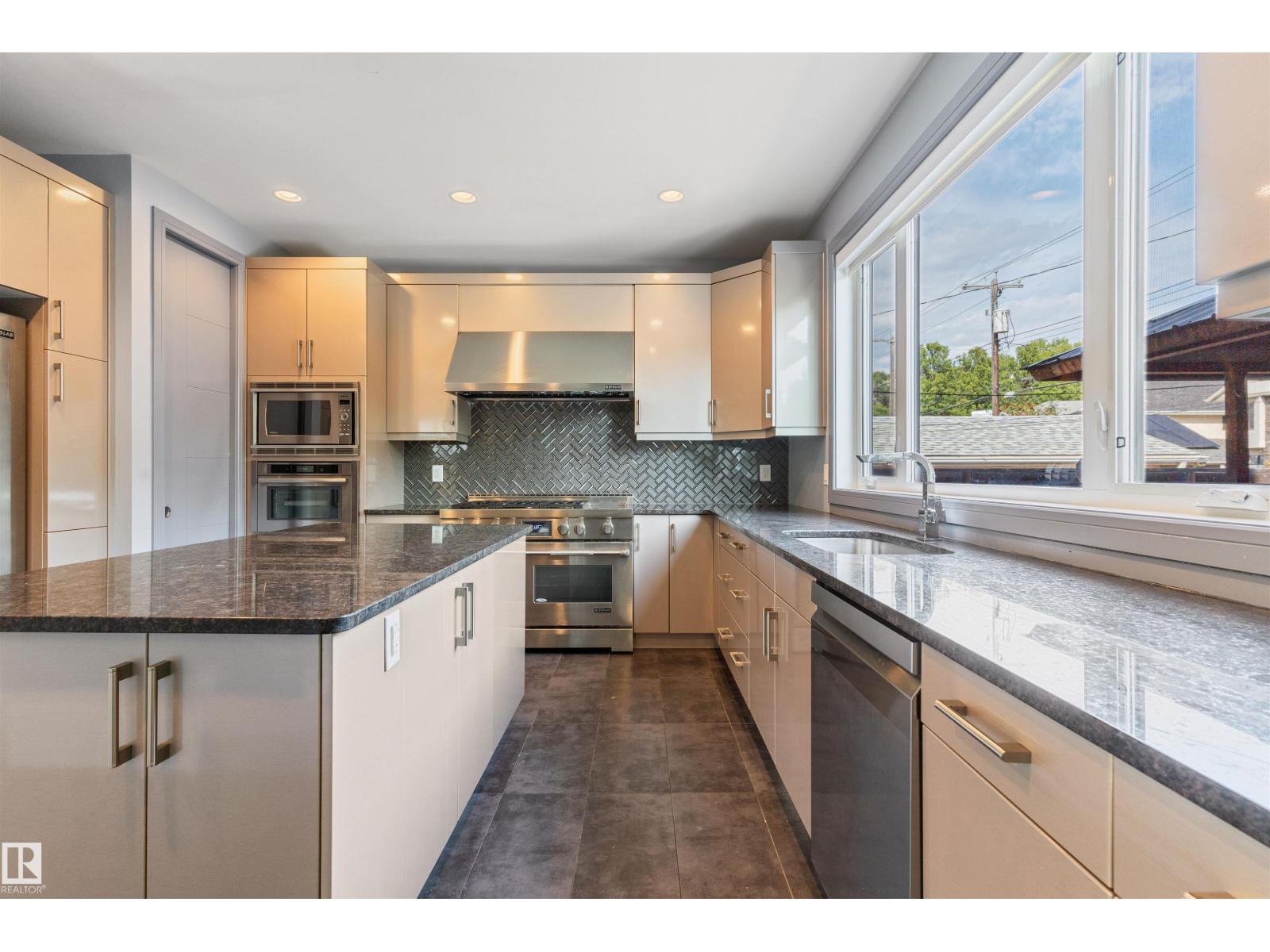 Photo 18 of 9533 101 Street Nw, Edmonton AB
