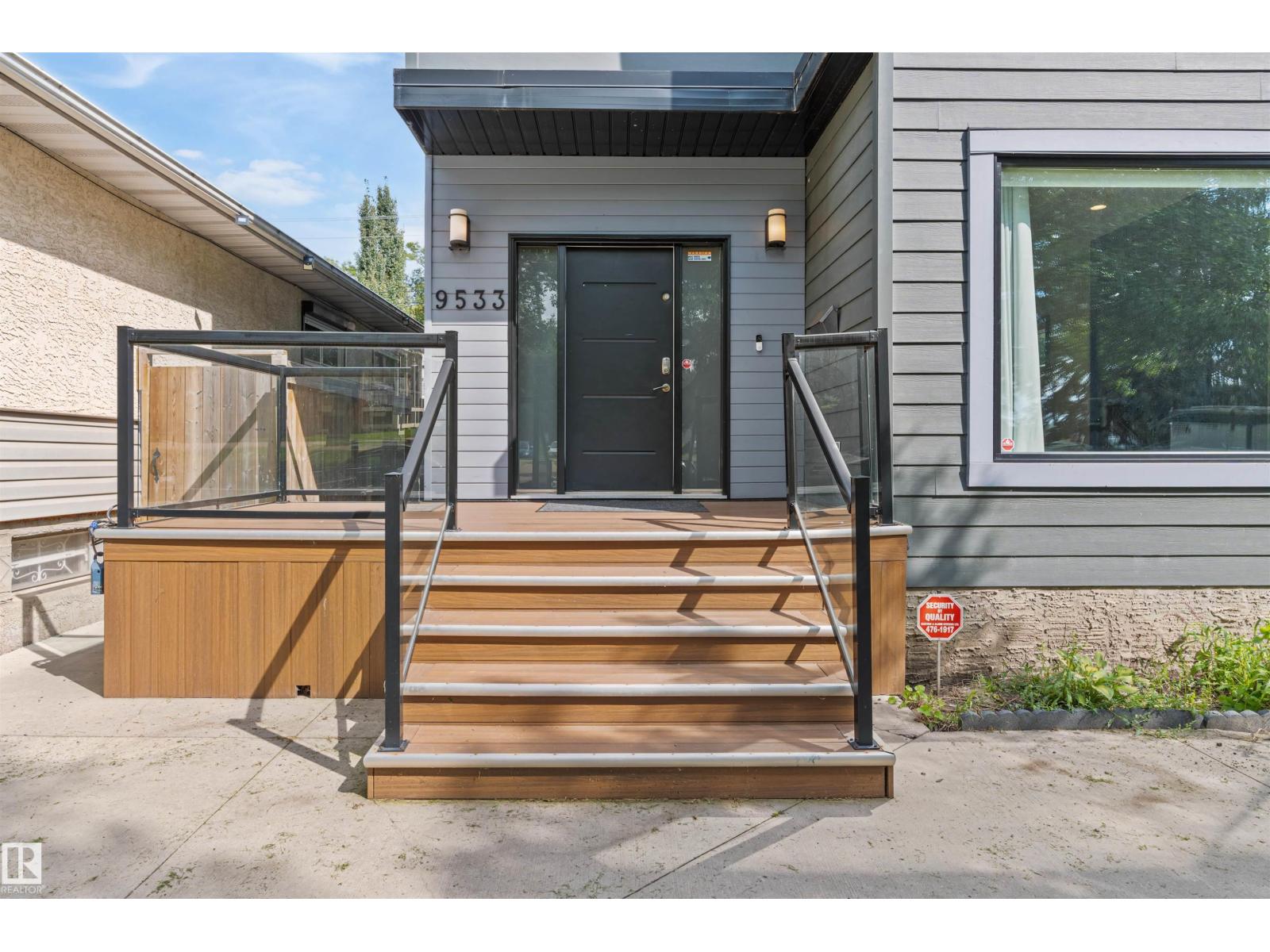 Photo 2 of 9533 101 Street Nw, Edmonton AB