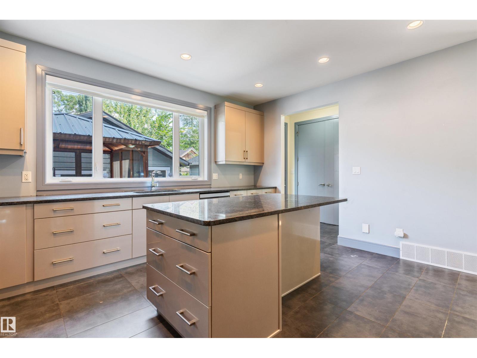 Photo 20 of 9533 101 Street Nw, Edmonton AB