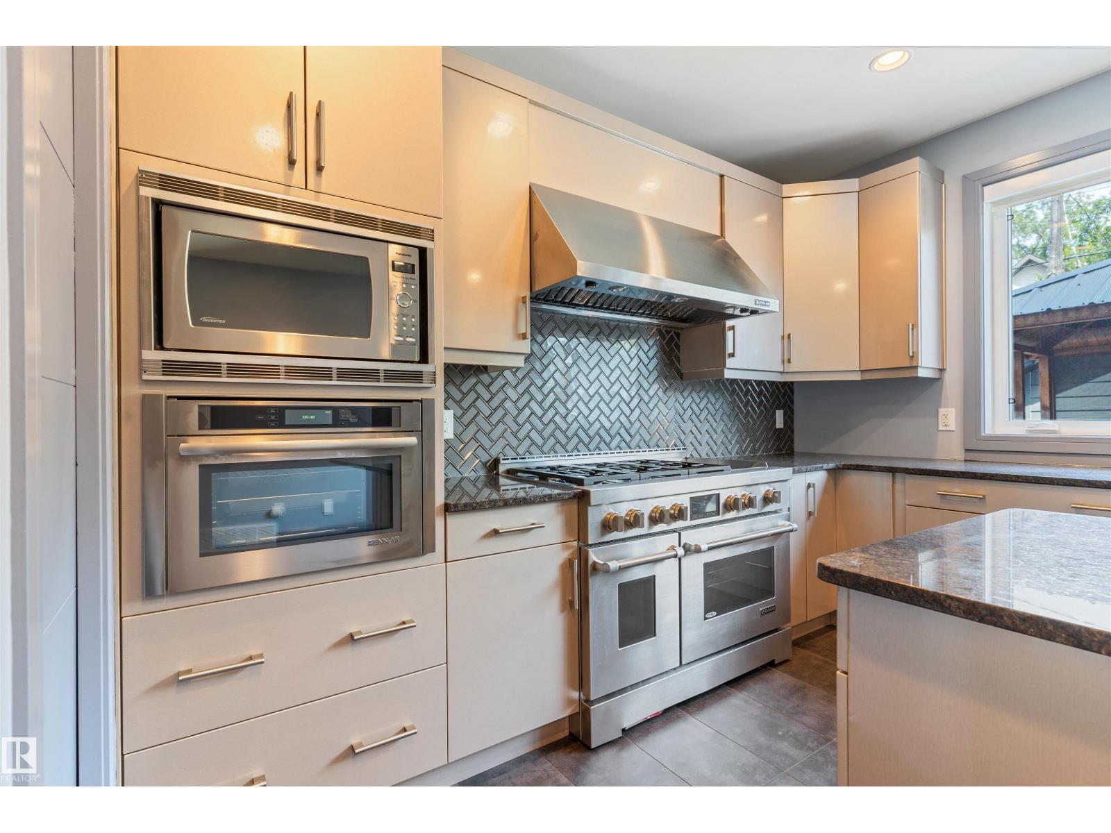 Photo 21 of 9533 101 Street Nw, Edmonton AB