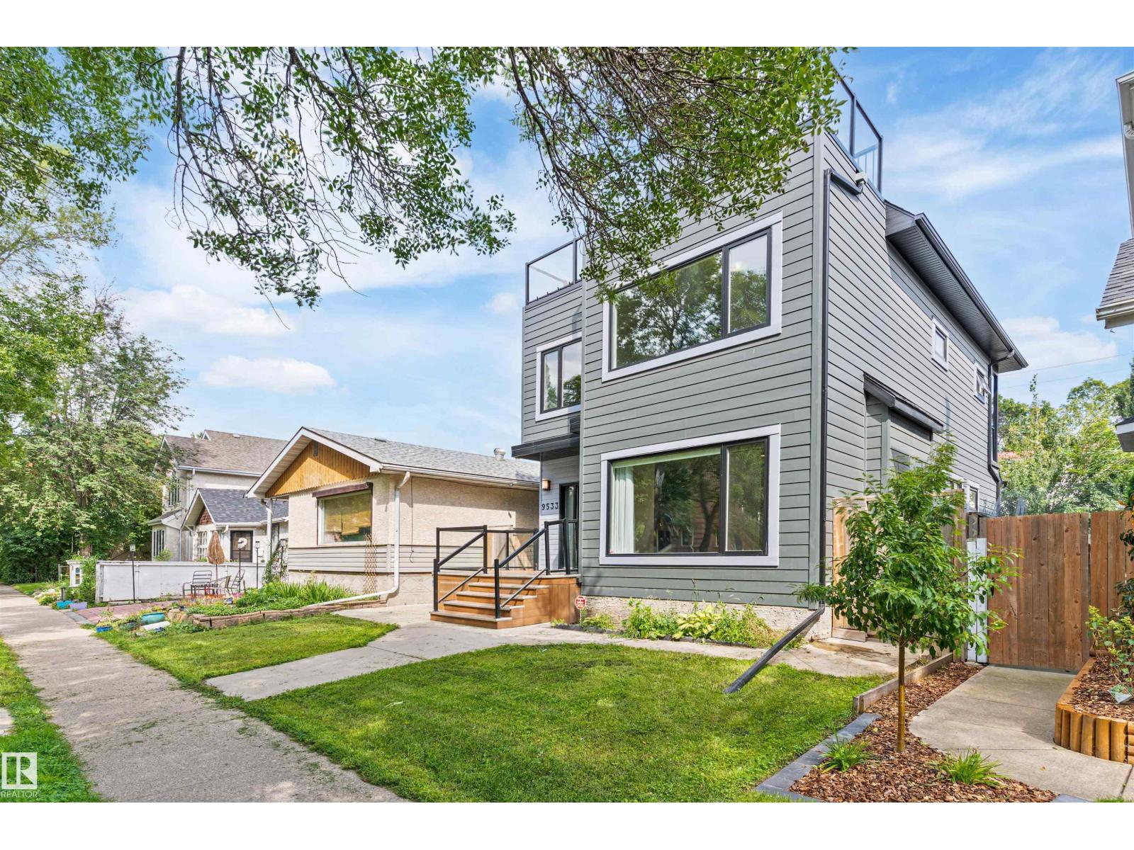 Photo 3 of 9533 101 Street Nw, Edmonton AB