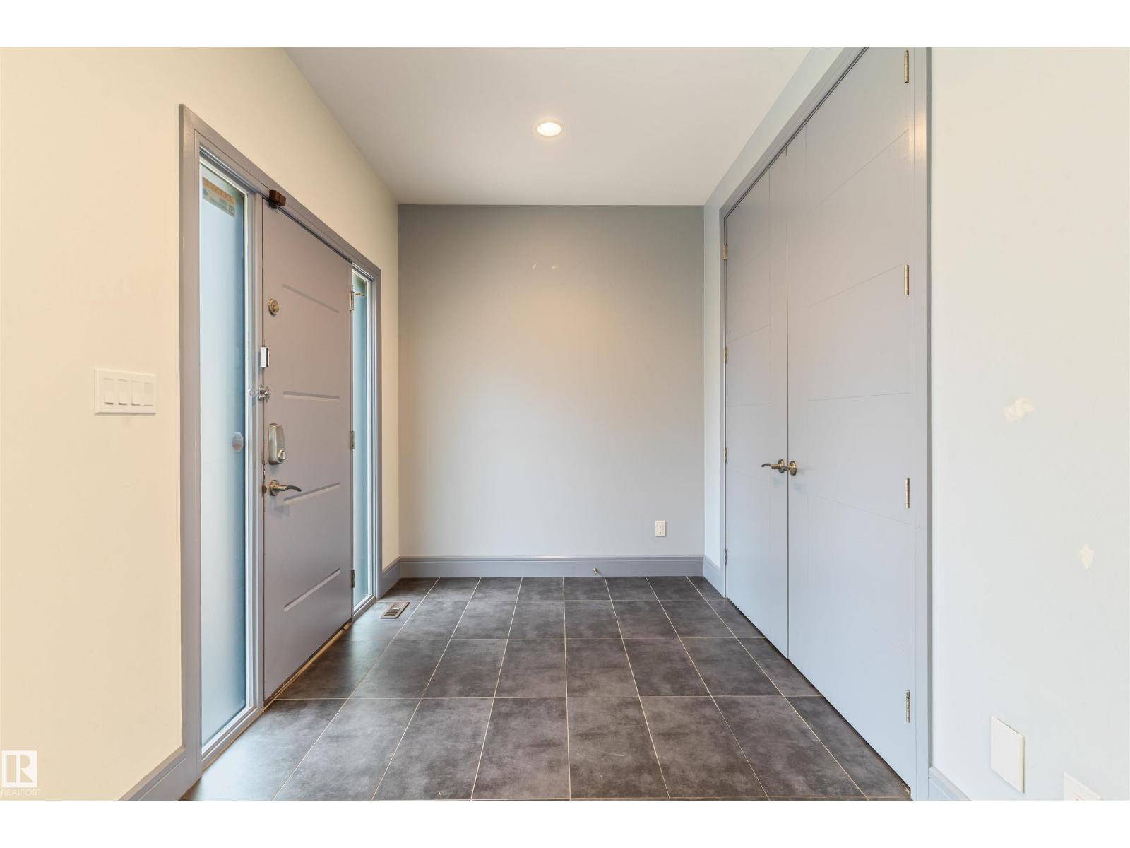 Photo 7 of 9533 101 Street Nw, Edmonton AB