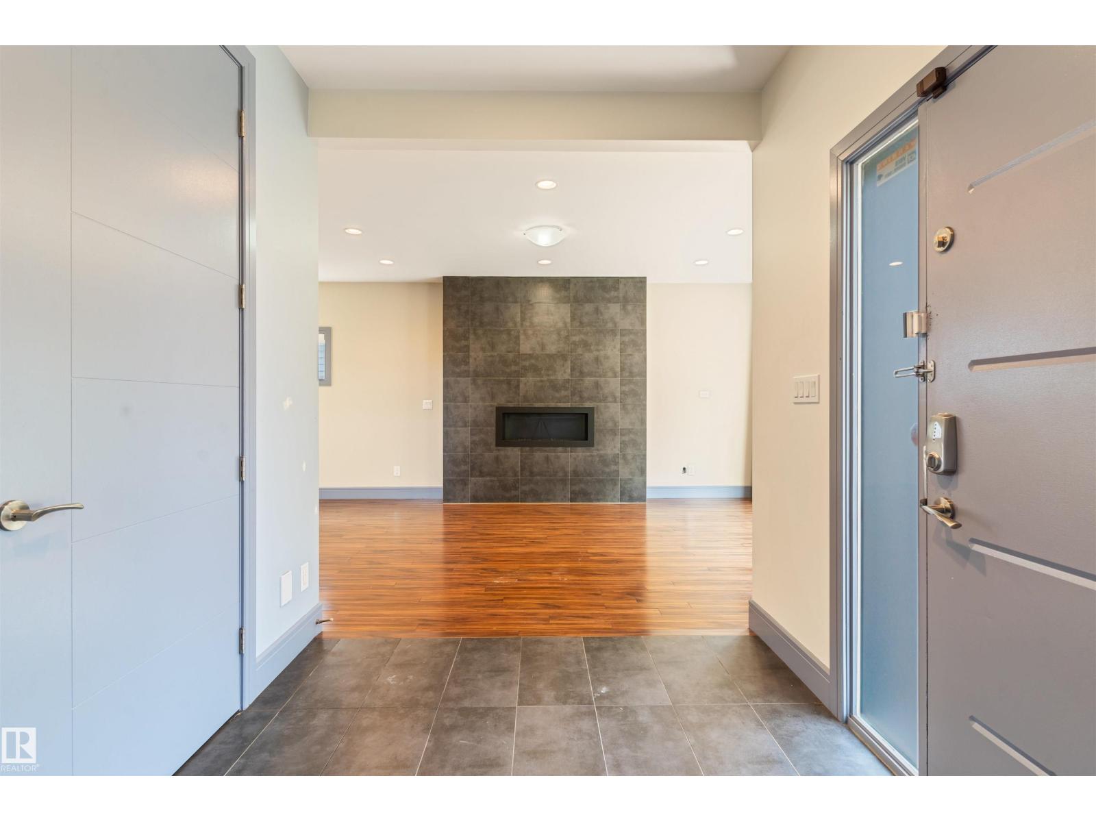 Photo 8 of 9533 101 Street Nw, Edmonton AB